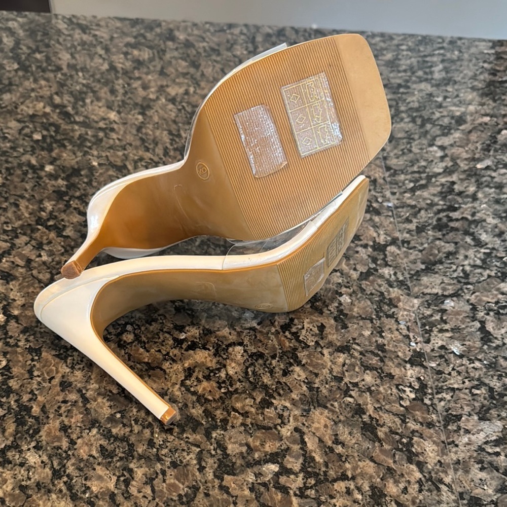 Journee Collection Women's Cream white with silver bows Heeled Sandals NWOT 9 - Picture 3 of 8